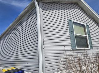 210 Golfview Ct, North Liberty, IA 52317