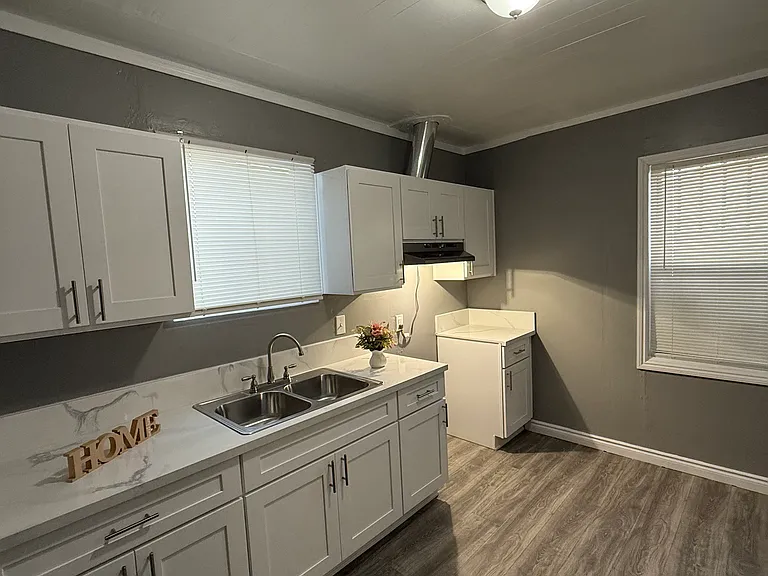 340 S McBride Ave — Photo 2