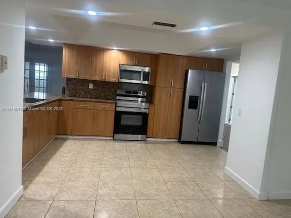 6861 SW 28th St, Hollywood, FL 33023