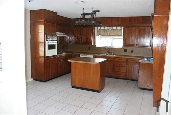 7013 Windhaven Rd — Photo 10