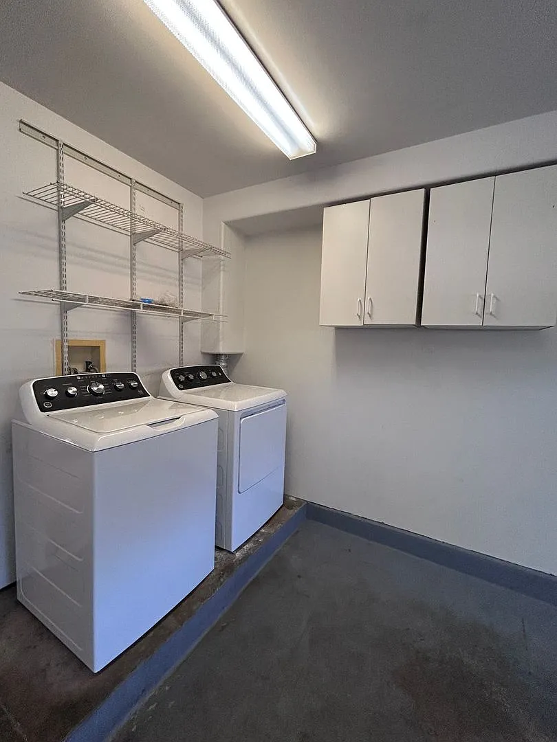 Spacious Spinnaker Place 3-Bedroom Townhome with Central AC & 2-Car Garage — Photo 4