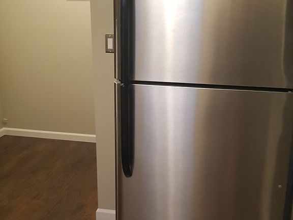 3rd image of 1121 Poplar St APT C01