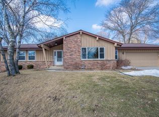 1802 Woodridge Rd, West Bend, WI 53095