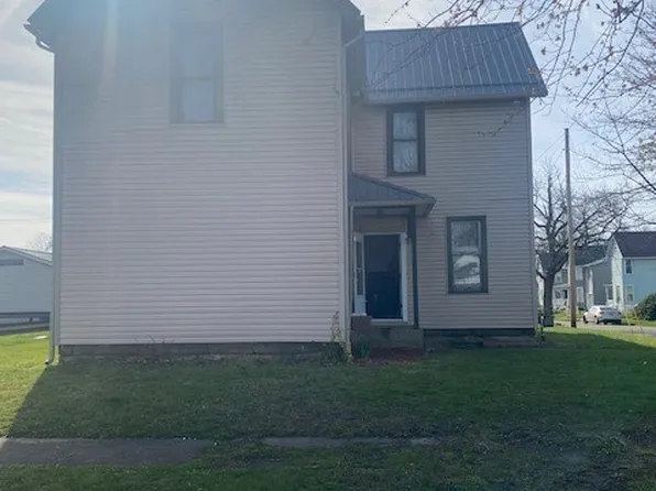 439 Elm St, Coshocton, OH 43812