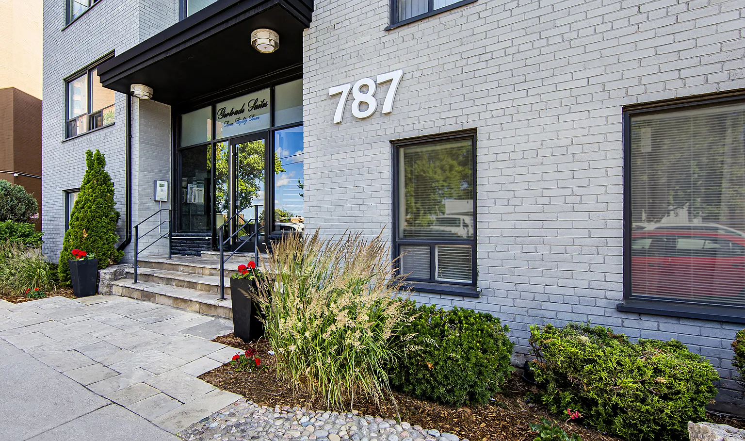 Gertrude Suites — Photo 3