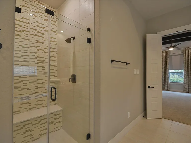 5911 Vineyard Creek Ln — Photo 32