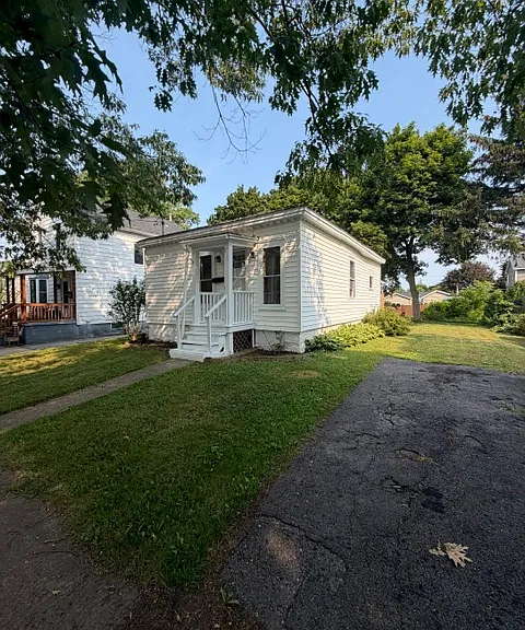219 E Bridge St — Photo 1