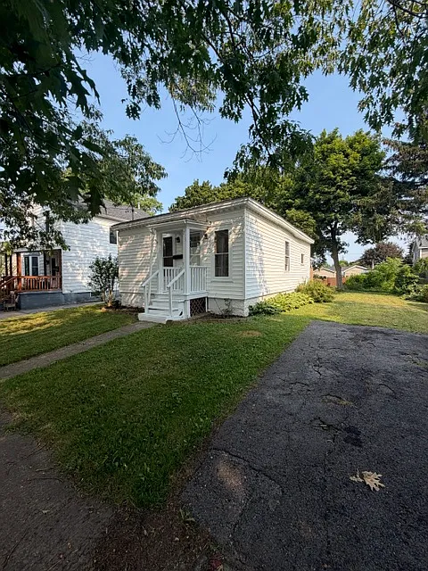 219 E Bridge St