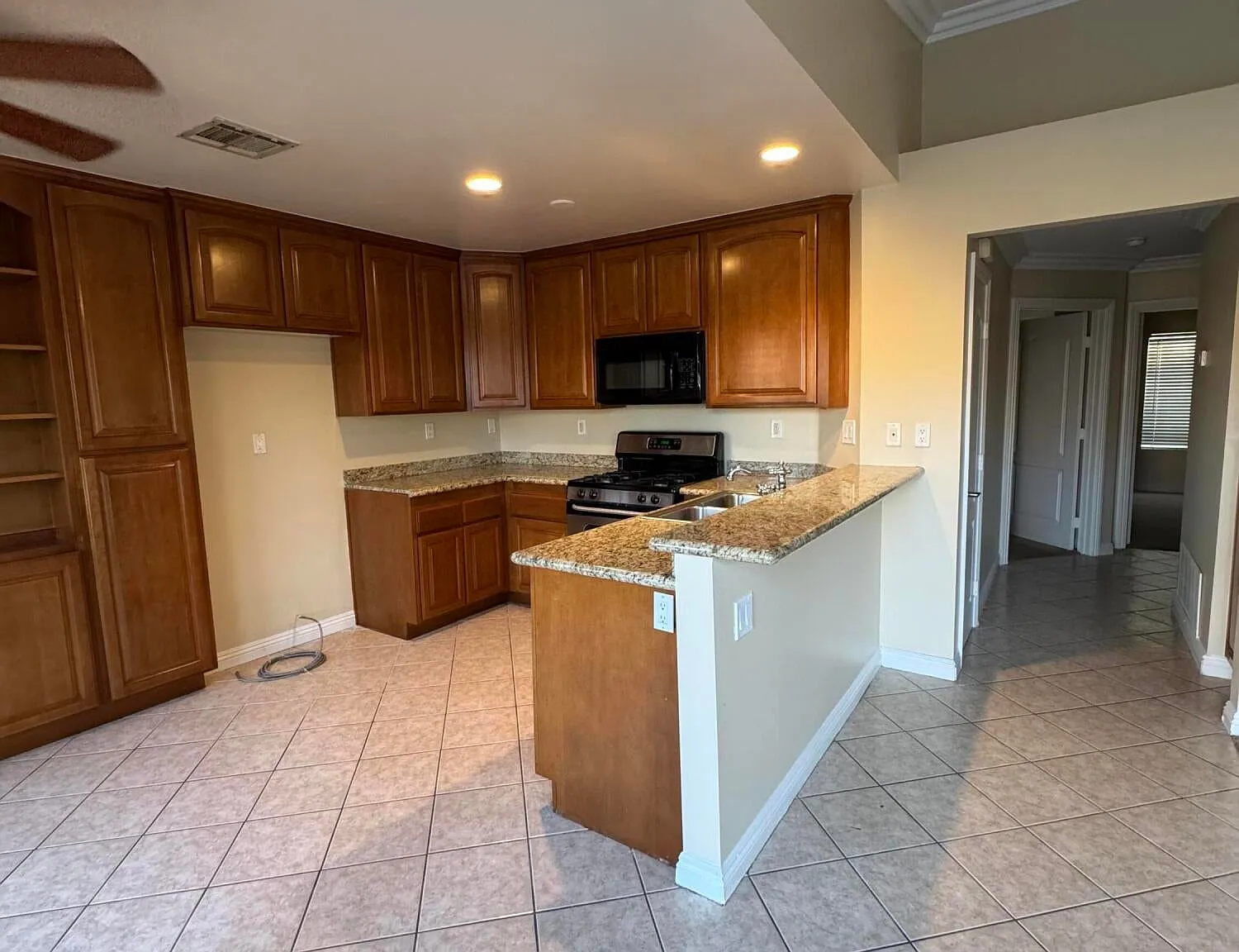 2 bed, 925 sqft, $2,150 — Photo 3