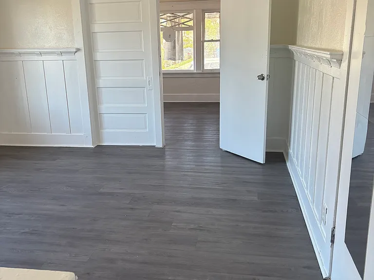 402 E 43rd Pl — Photo 10
