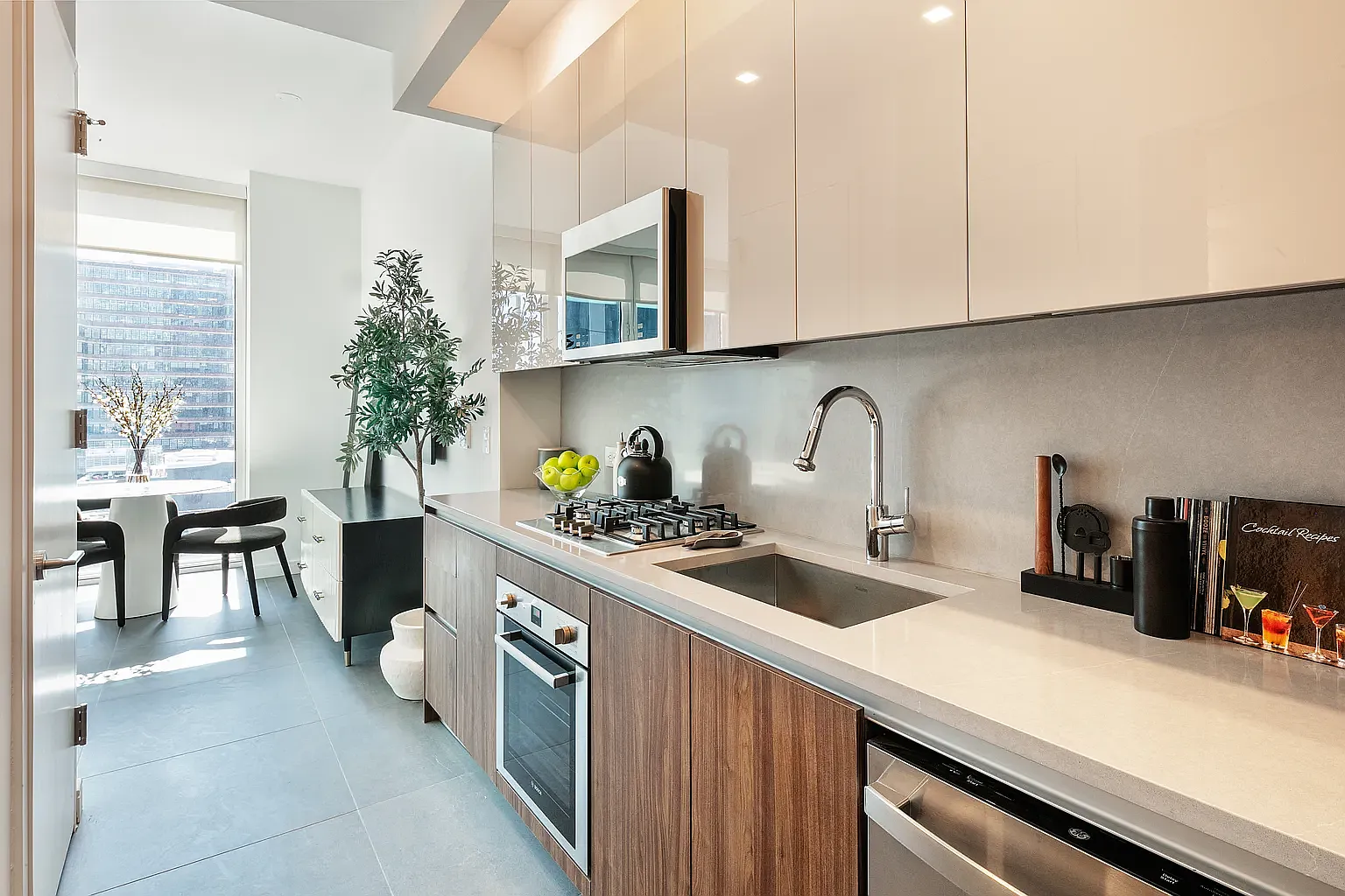606 West 30th Street — Photo 1