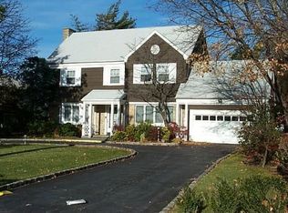 122 Central Ave, Lawrence, NY 11559