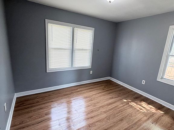 3rd image of 14255 Burt Rd