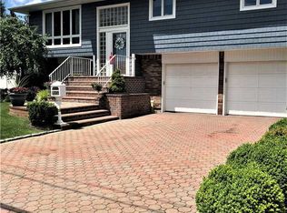 1858 Jones Ave N, Wantagh, NY 11793