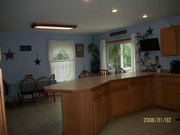 4th image of 332 Lakeshore Dr