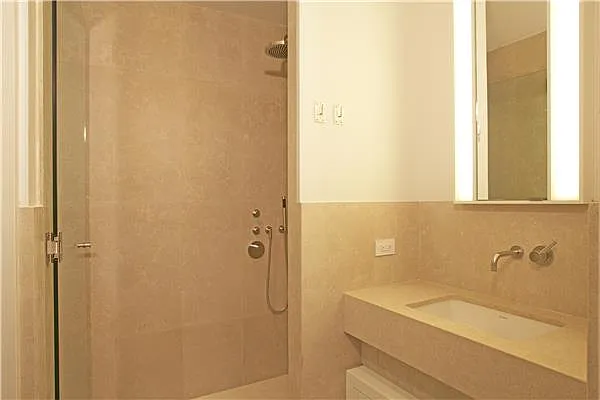 Rented by Century 21 Metropolitan | media 18