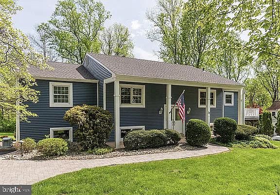 1st image of 72 Hemlock Dr