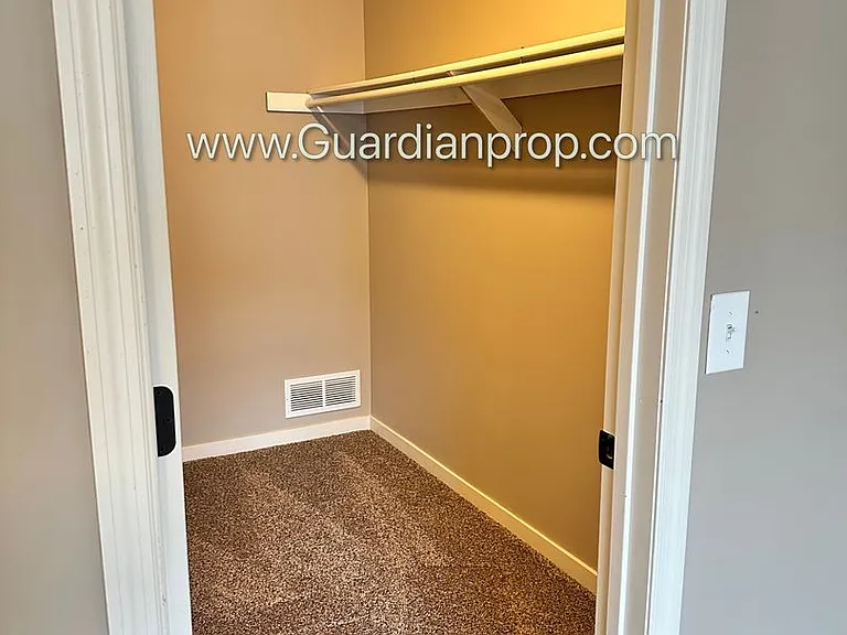 11950 Emery Village Dr N — Photo 15