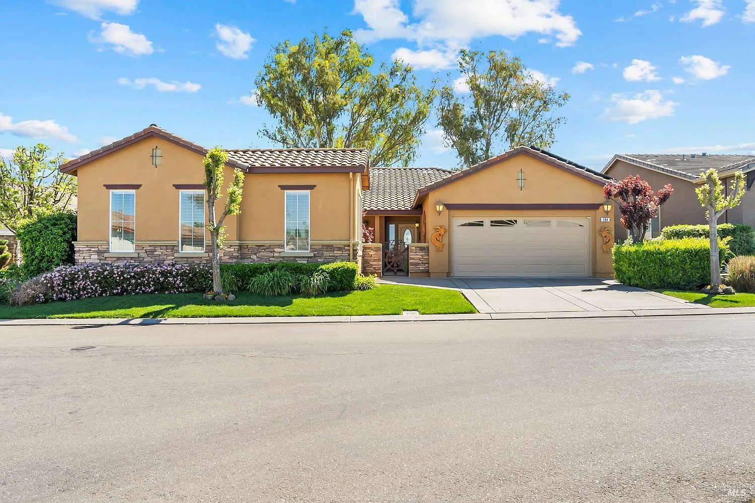104 Riviera Dr photo 1