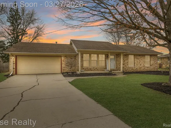 3436 Creekwood Dr, Saginaw, MI 48601