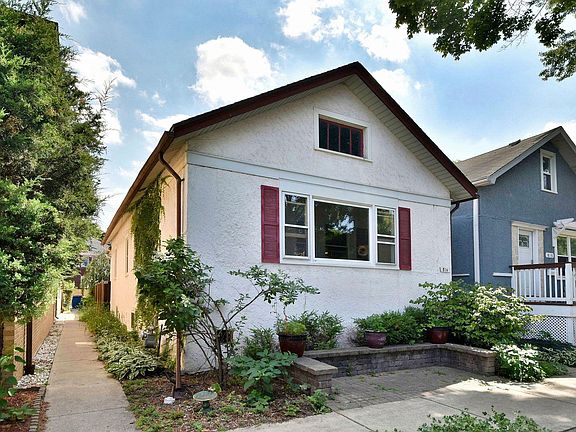 2nd image of 816 Thomas Ave