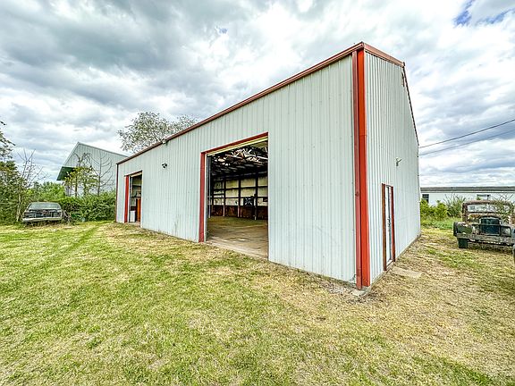 3rd image of 40 Byble Rd