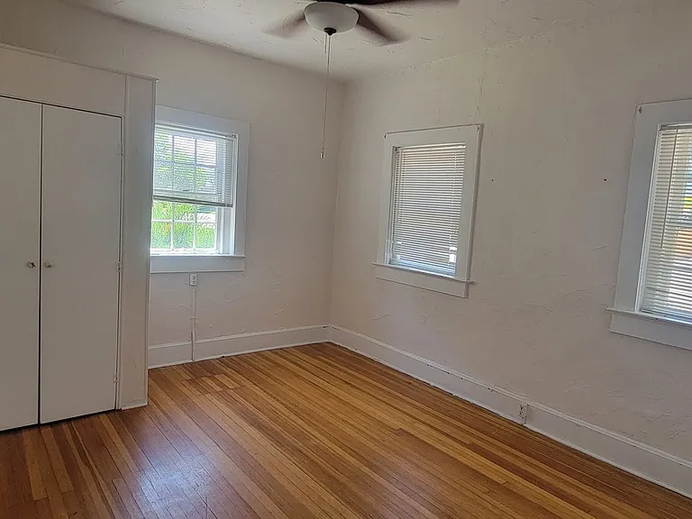 902 Greenwood Ave — Photo 8