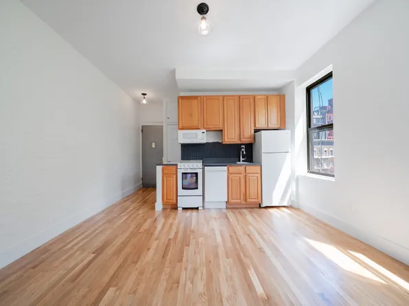 128 West 13th Street image 1 of 9