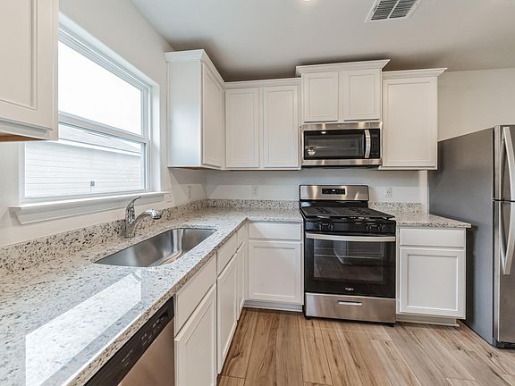 4th image of 12157 Parish Dr