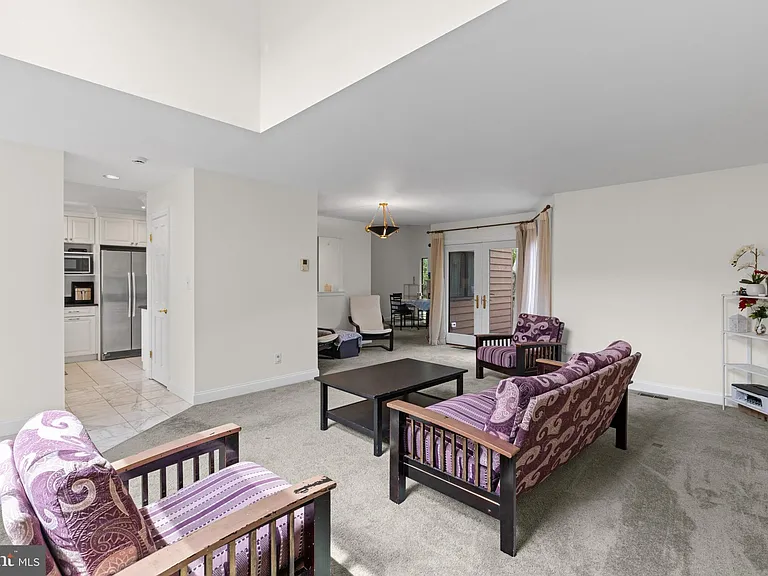130 Sayre Dr — Photo 11