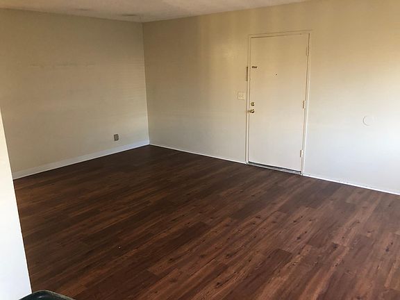 4th image of 2530 S Rosewood Ave #B