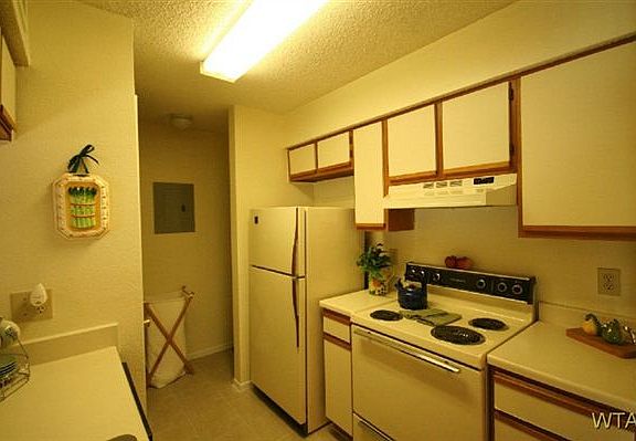 Spacious Kitchen