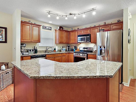 4th image of 3242 Richmond Dr