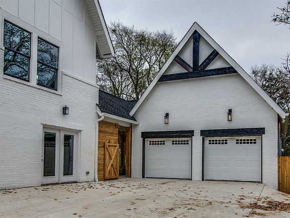 2nd image of 525 W Hillwood Dr