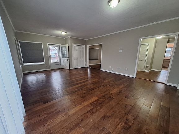 4th image of 25390 Pinehurst St