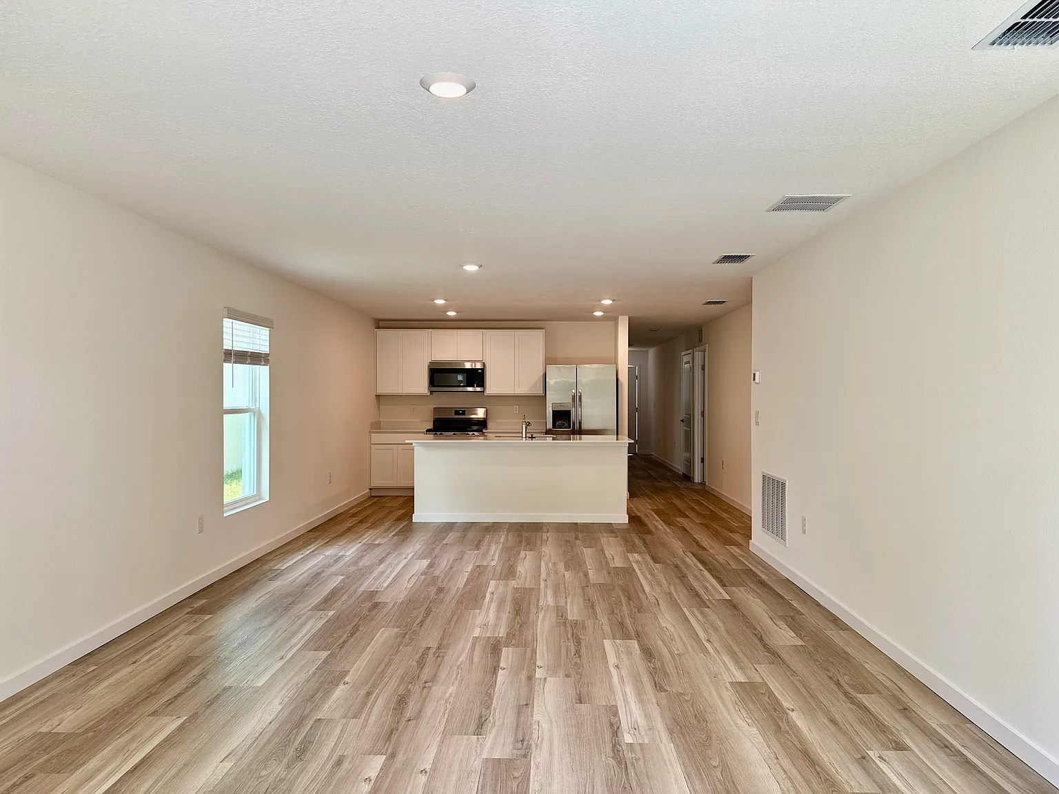 4 bed, 1560 sqft, $1,970 — Photo 3