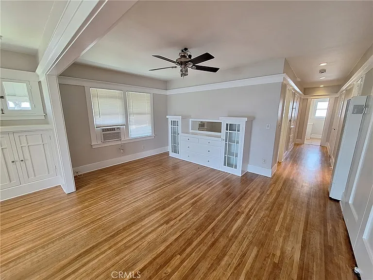 547 W Wilshire Ave — Photo 8