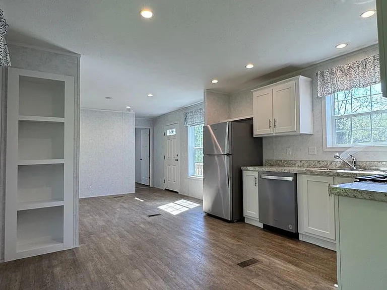 465-1 Royal Manor Rd — Photo 8