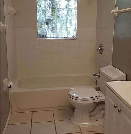 5th image of 4532 Saint Johns Ave