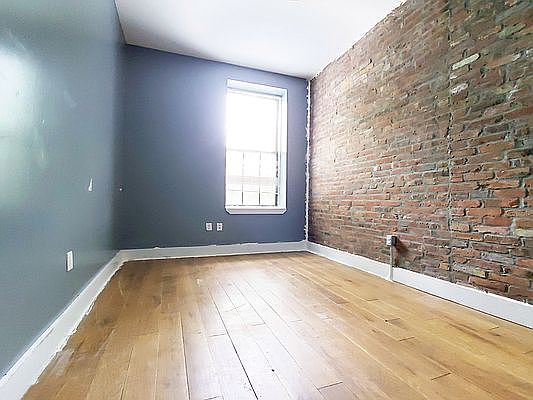 4th image of 170 Suydam St APT 1F