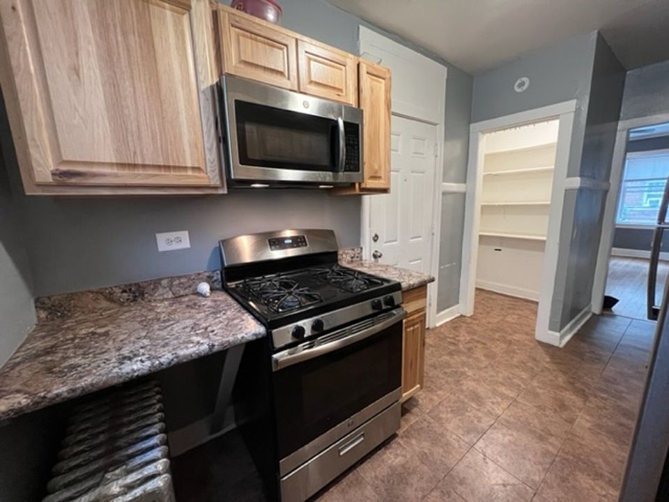 1st image of 5927 N Paulina St #1