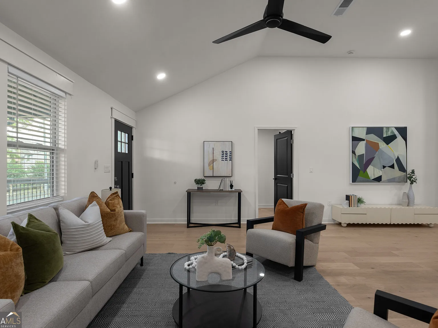 3 bed, 3.5 bath, 1675 sqft, $5,700 — Photo 3