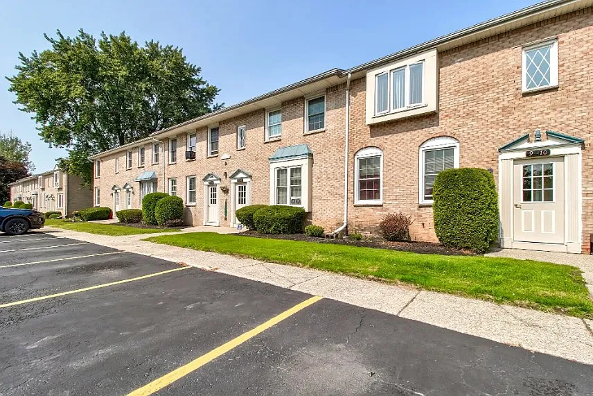 Beechwood Manor Apartments — Photo 3