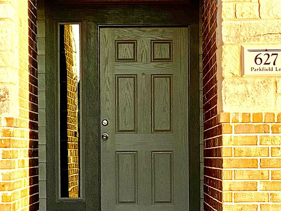 3rd image of 627 Parkfield Ln