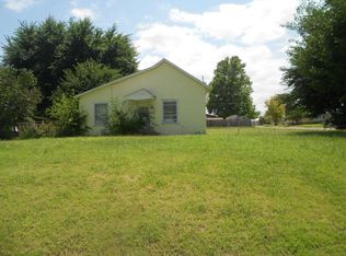 323 SW 2nd St, Laverne, OK 73848