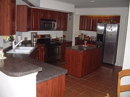 2nd image of 609 Chavers St E