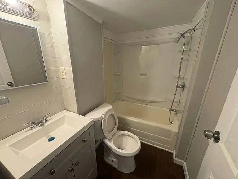733 Burden Ave #1 — Photo 2