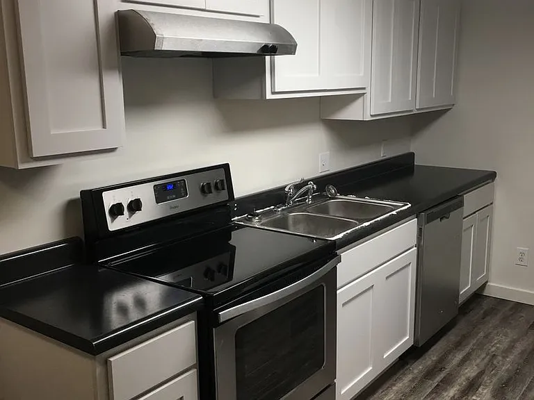 1902 Karen Ct — Photo 27
