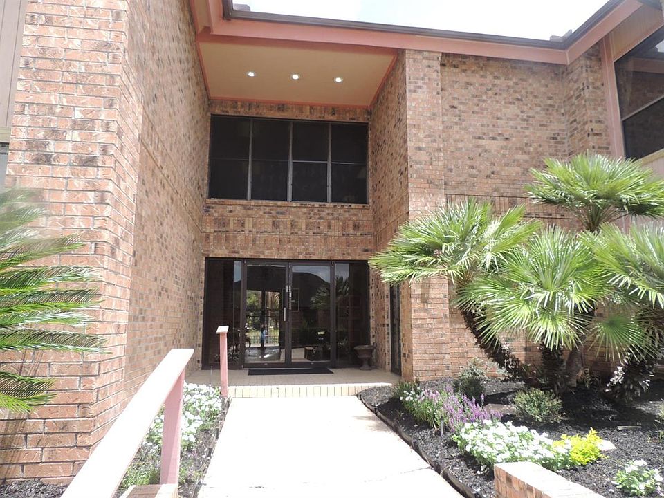 1st image of 3515 Preston Ave Ste 205