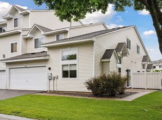 8986 Sawgrass Gln, Maple Grove, MN 55311